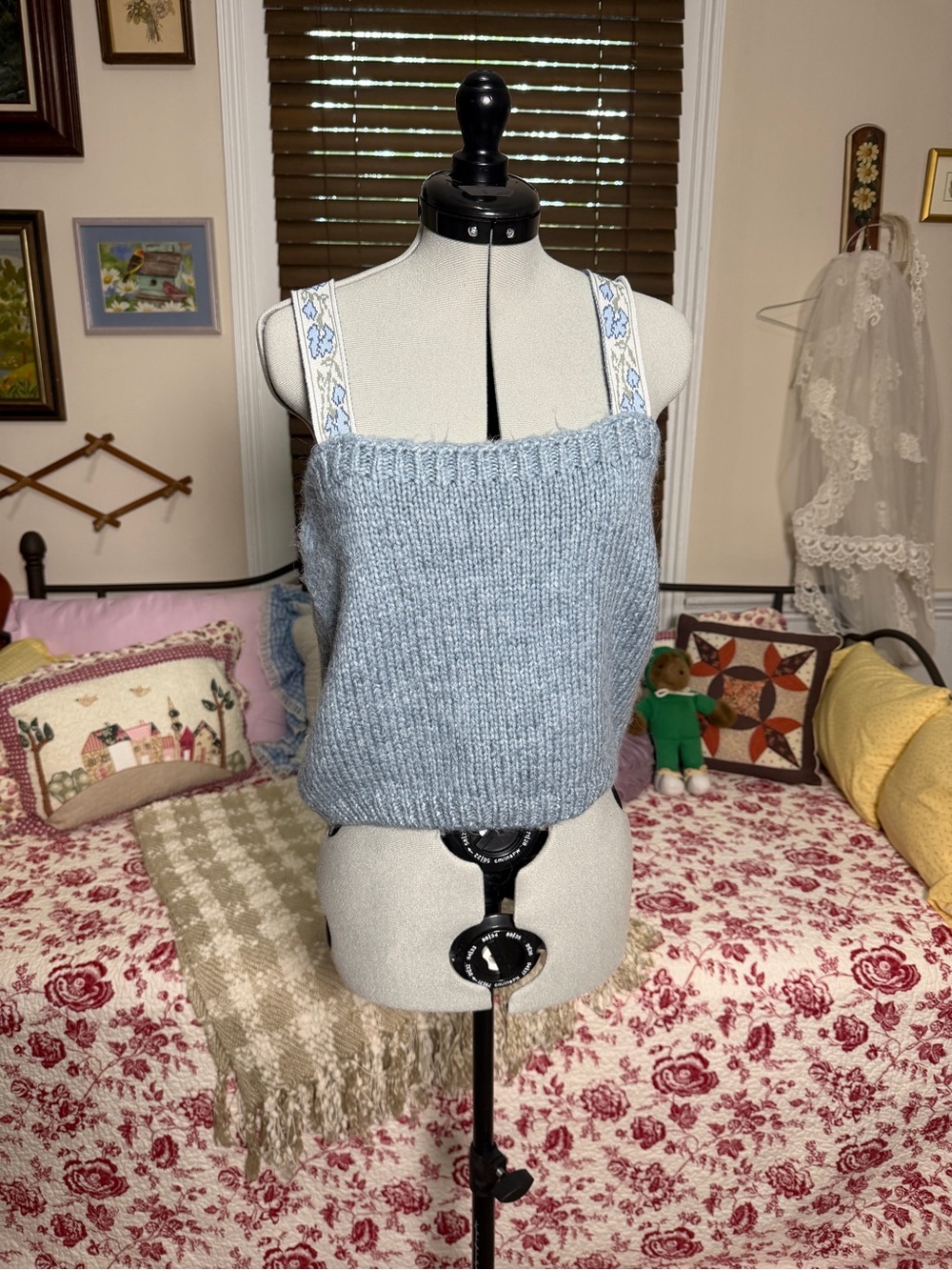 MNG Sweater Croptop Sz Large